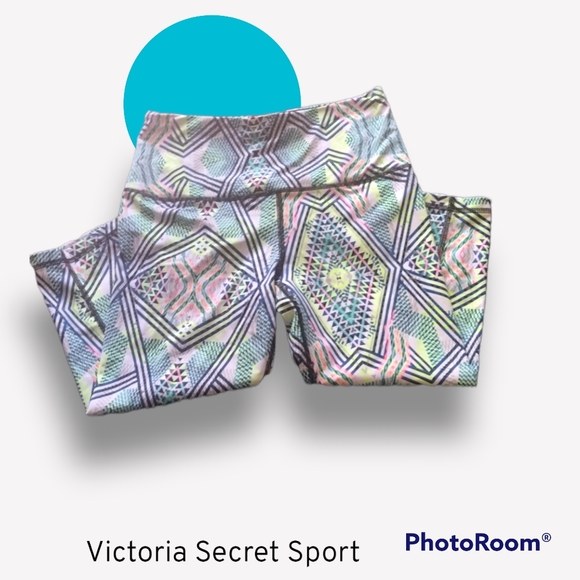 ⚡ Victoria Secret Sport Capri Leggings - Picture 2 of 3